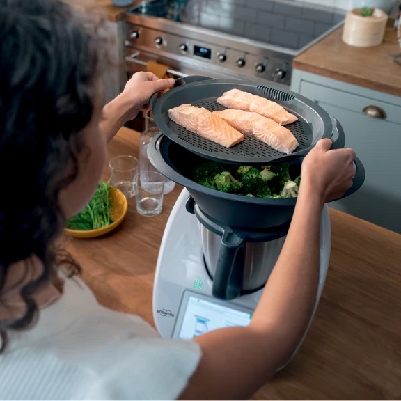 Vorwerk Thermomix TM7 — Robot Cuiseur Multifonction Nouvelle Génération · Écran 10"